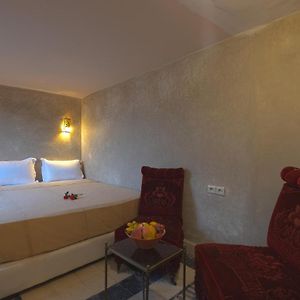 Camera piccola con letto king size